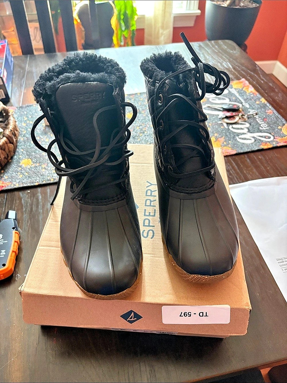 Sperry Saltwater Winter Lux Black & Brown Duck Boots US 7